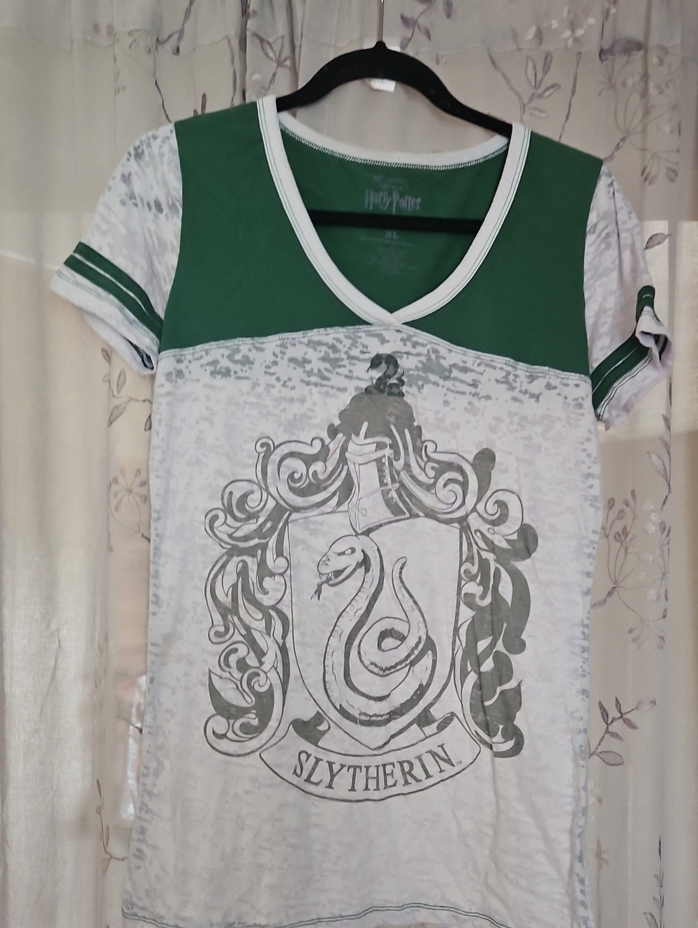 Harry Potter Slytherin V-Neck Short Sleeve Tee - White & Green